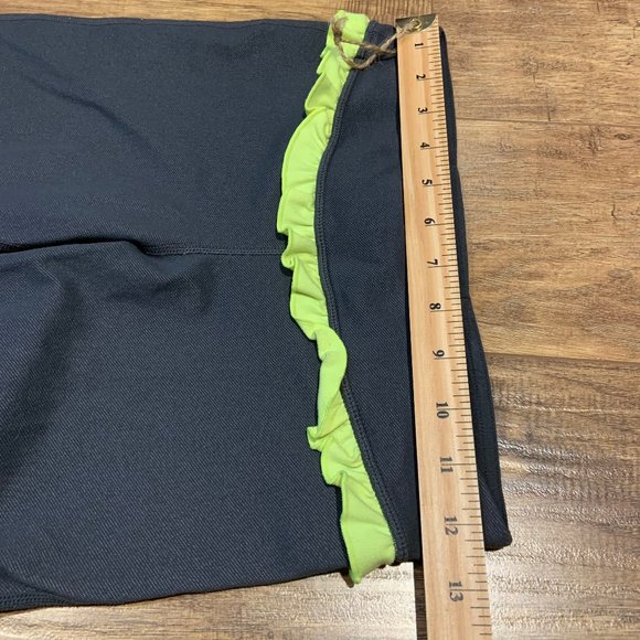 Ivivva crop ruffle waist pants - Picture 3 of 10